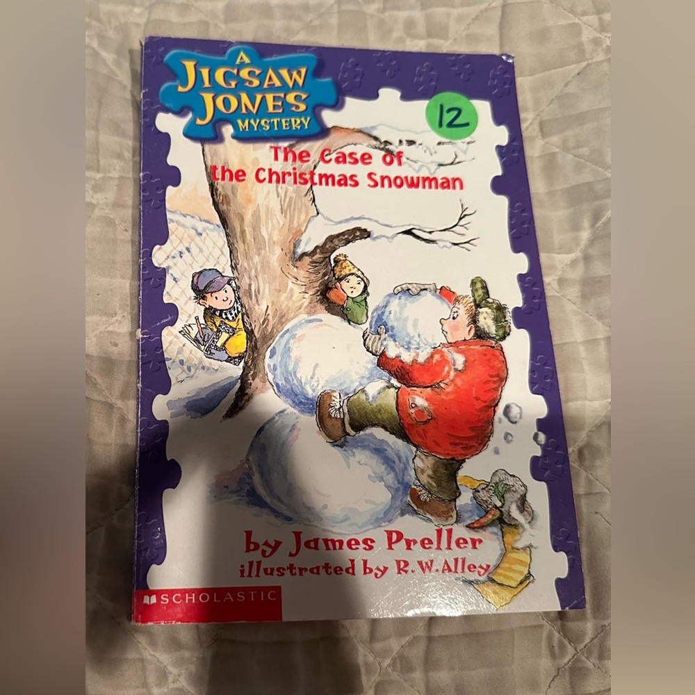Scholastic Kids Toy Book - The Case of the Christmas Snowman